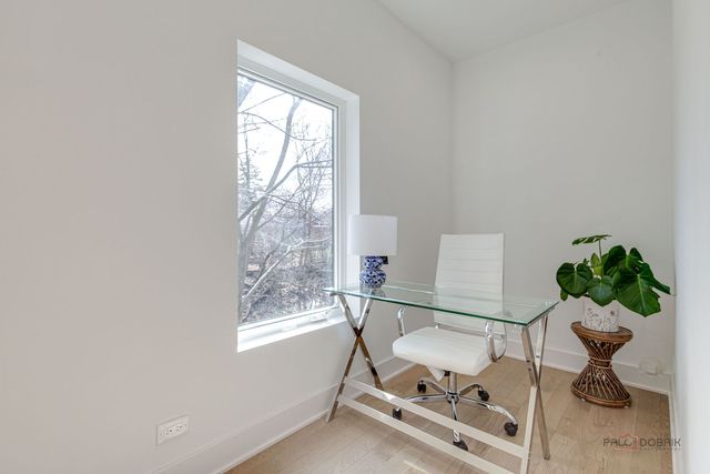 19 Marina Drive, Des Plaines, IL 60016