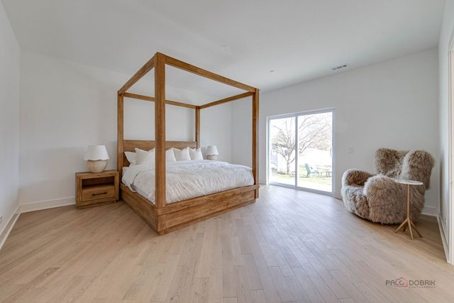 19 Marina Drive, Des Plaines, IL 60016