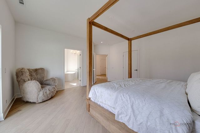 19 Marina Drive, Des Plaines, IL 60016