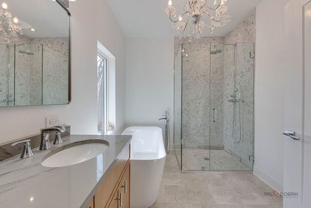 19 Marina Drive, Des Plaines, IL 60016