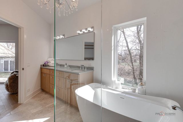 19 Marina Drive, Des Plaines, IL 60016