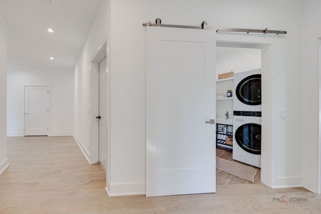 19 Marina Drive, Des Plaines, IL 60016