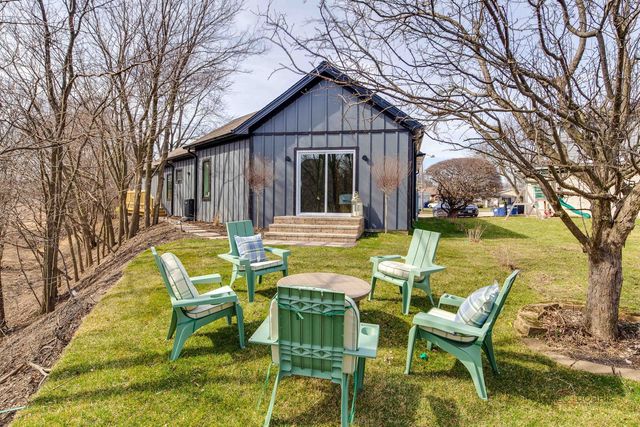 19 Marina Drive, Des Plaines, IL 60016