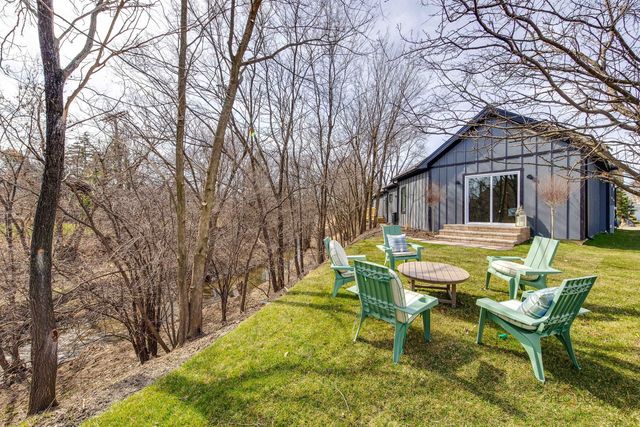 19 Marina Drive, Des Plaines, IL 60016