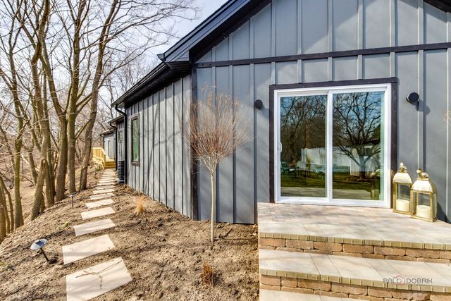 19 Marina Drive, Des Plaines, IL 60016