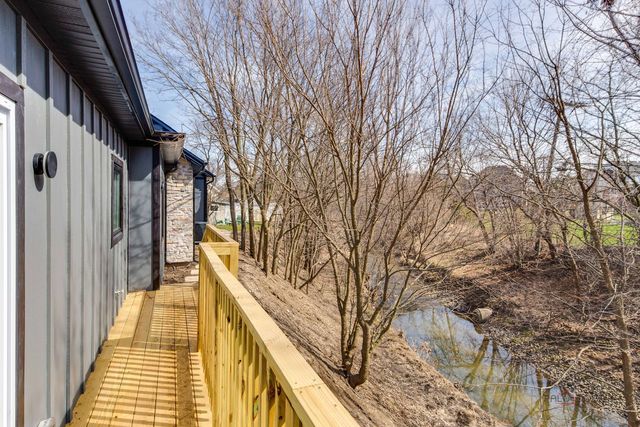 19 Marina Drive, Des Plaines, IL 60016