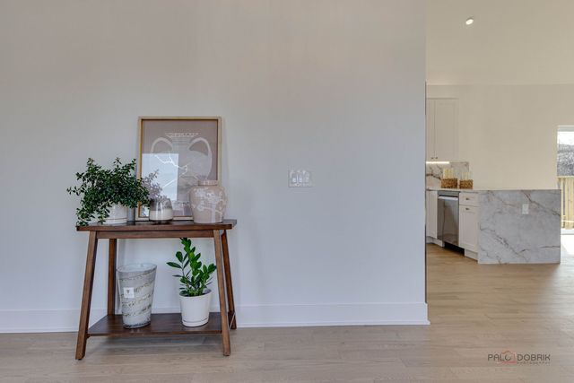 19 Marina Drive, Des Plaines, IL 60016