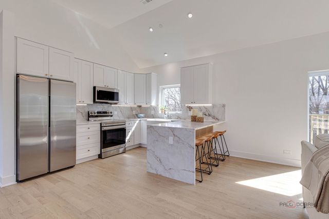 19 Marina Drive, Des Plaines, IL 60016