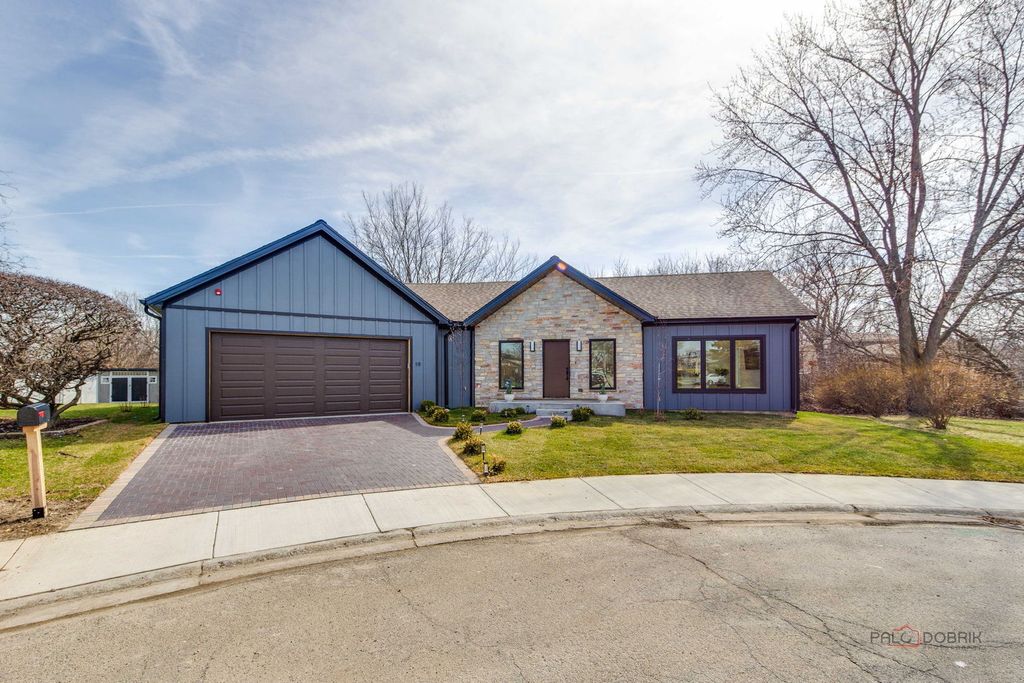 19 Marina Drive, Des Plaines, IL 60016