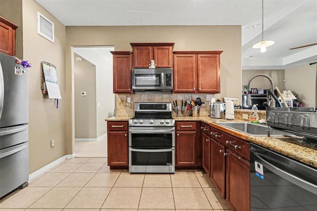 2130 ROANOKE SPRINGS DRIVE, Ruskin, FL 33570