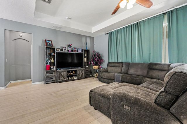 2130 ROANOKE SPRINGS DRIVE, Ruskin, FL 33570