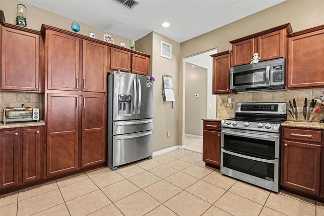 2130 ROANOKE SPRINGS DRIVE, Ruskin, FL 33570