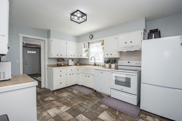 2007 6th Street S, Moorhead, MN 56560