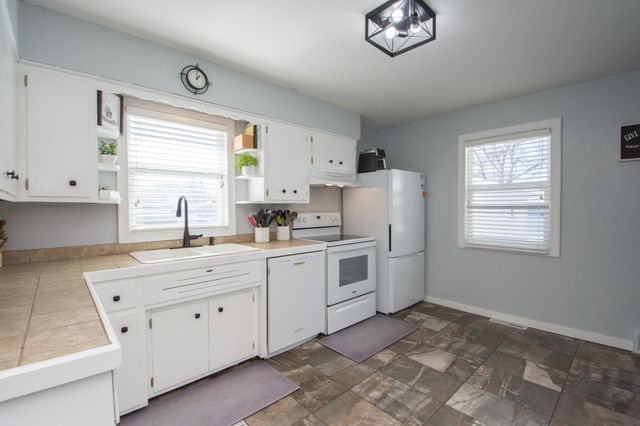 2007 6th Street S, Moorhead, MN 56560