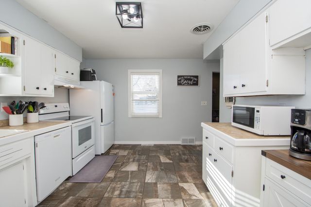 2007 6th Street S, Moorhead, MN 56560