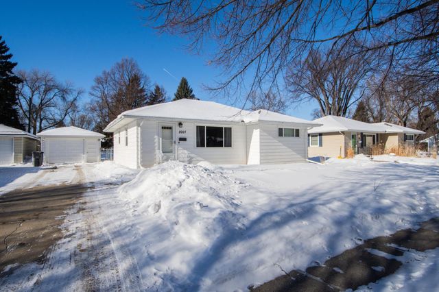 2007 6th Street S, Moorhead, MN 56560