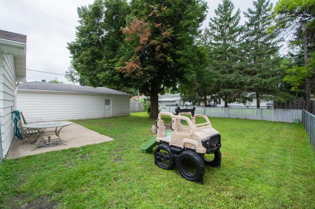 2007 6th Street S, Moorhead, MN 56560