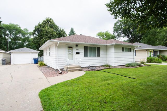 2007 6th Street S, Moorhead, MN 56560