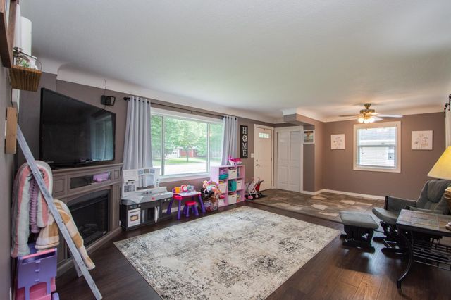 2007 6th Street S, Moorhead, MN 56560