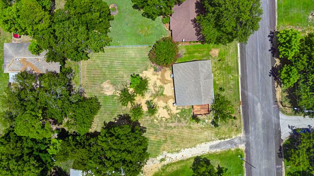 803 E 9th Street E, Kemp, TX 75143