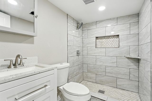 803 E 9th Street E, Kemp, TX 75143