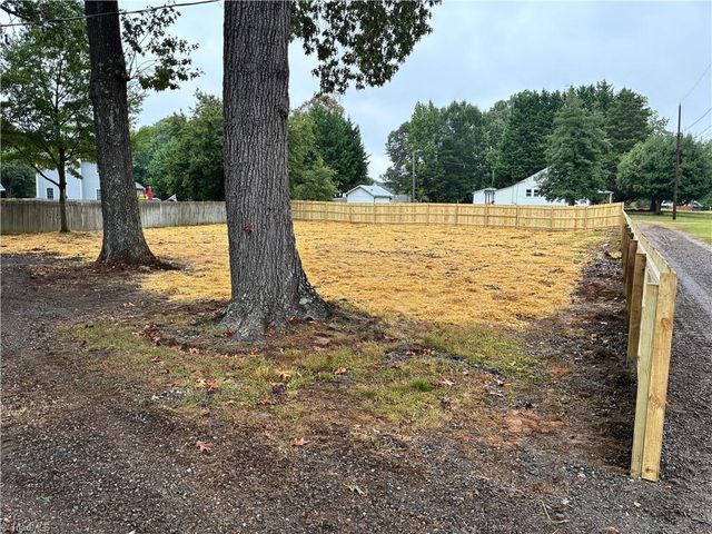 1517 Skeet Club Road, High Point, NC 27265