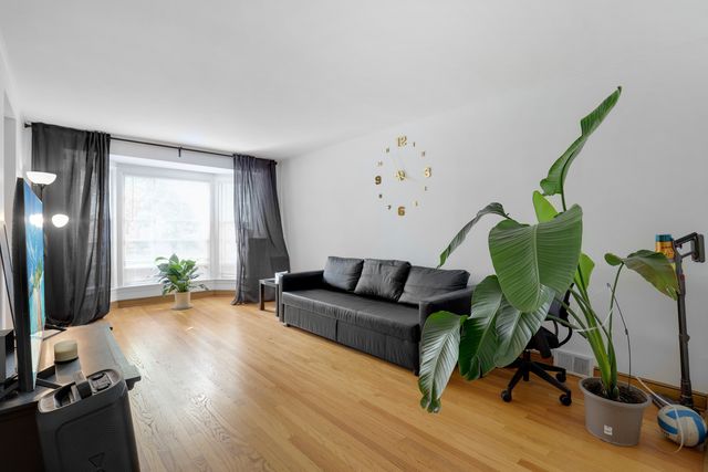 5107 N Mango Avenue, Chicago, IL 60630