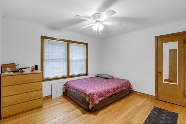 5107 N Mango Avenue, Chicago, IL 60630
