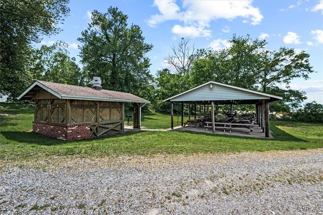129 Brooks Dr, Colonial Beach, VA 22443