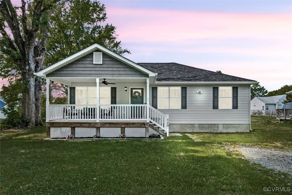 129 Brooks Dr, Colonial Beach, VA 22443