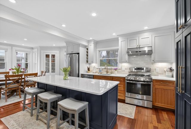 52 Maple St, Hamilton, MA 01982