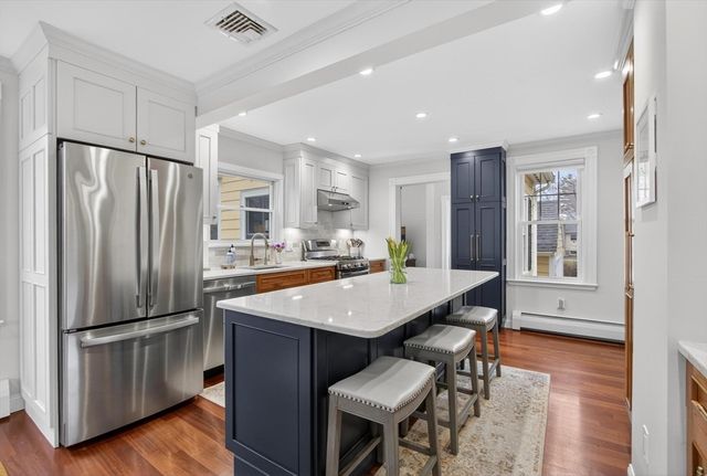 52 Maple St, Hamilton, MA 01982