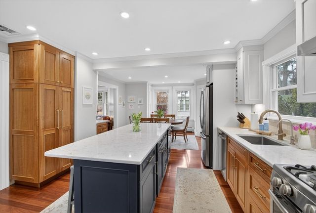 52 Maple St, Hamilton, MA 01982