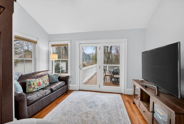 52 Maple St, Hamilton, MA 01982