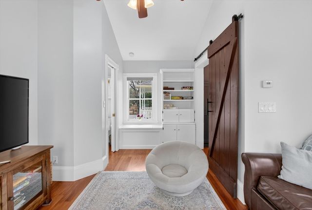 52 Maple St, Hamilton, MA 01982