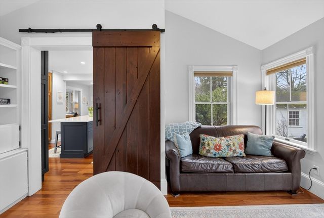 52 Maple St, Hamilton, MA 01982