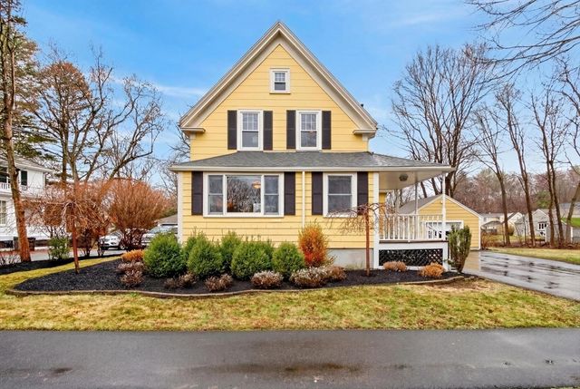 52 Maple St, Hamilton, MA 01982