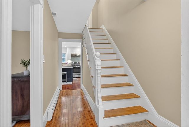 52 Maple St, Hamilton, MA 01982