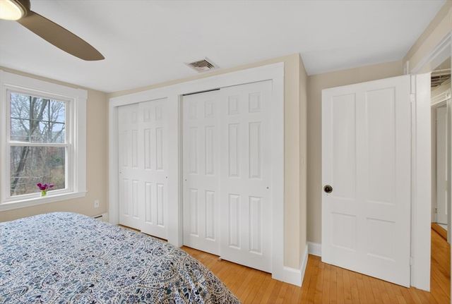 52 Maple St, Hamilton, MA 01982