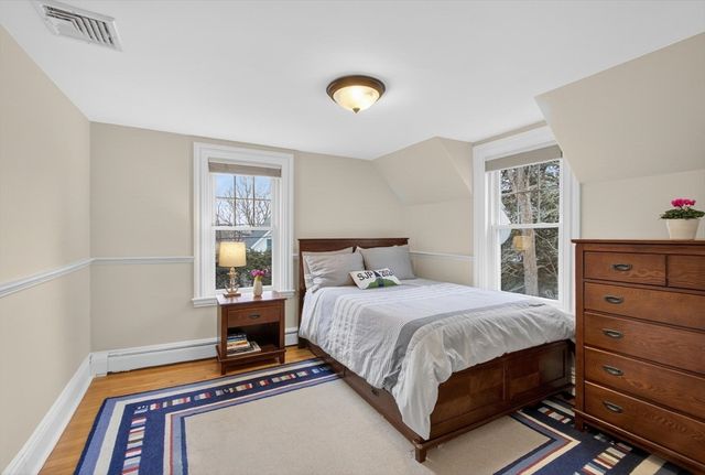 52 Maple St, Hamilton, MA 01982