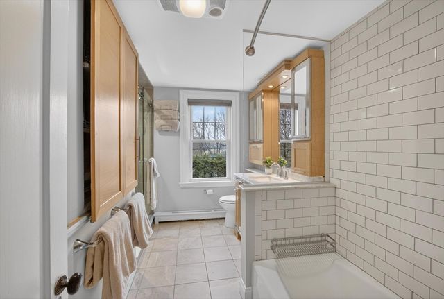 52 Maple St, Hamilton, MA 01982