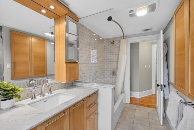 52 Maple St, Hamilton, MA 01982