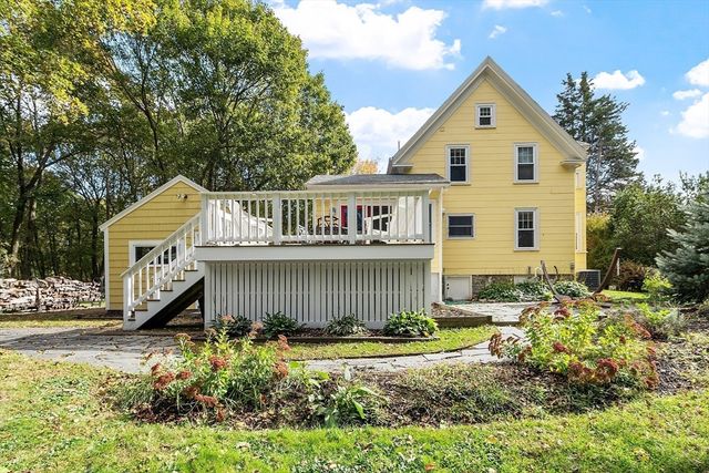 52 Maple St, Hamilton, MA 01982