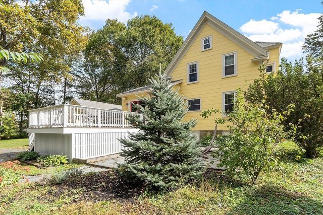 52 Maple St, Hamilton, MA 01982