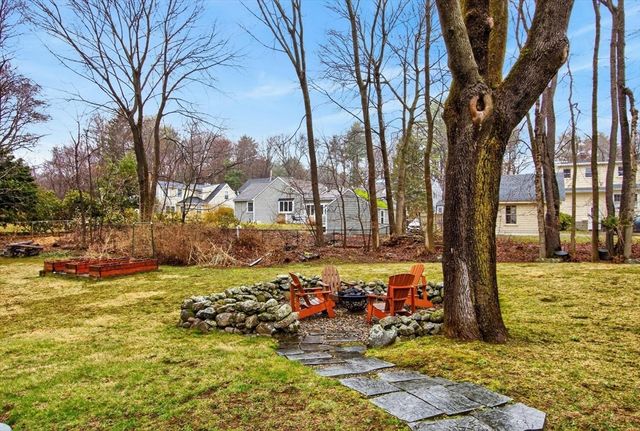 52 Maple St, Hamilton, MA 01982