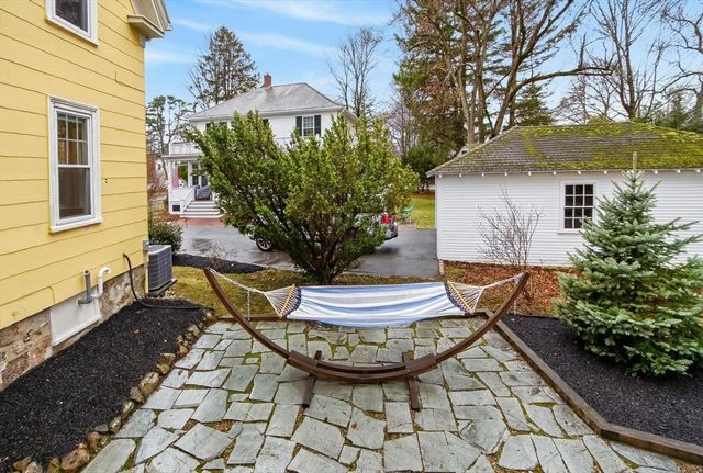 52 Maple St, Hamilton, MA 01982