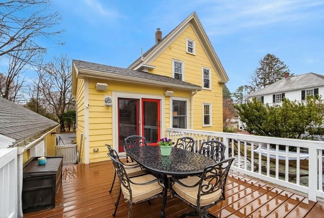 52 Maple St, Hamilton, MA 01982