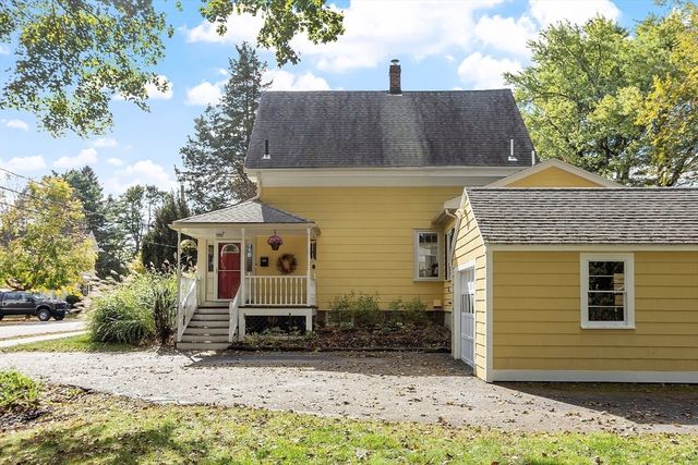 52 Maple St, Hamilton, MA 01982