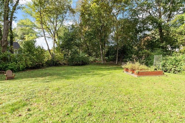 52 Maple St, Hamilton, MA 01982