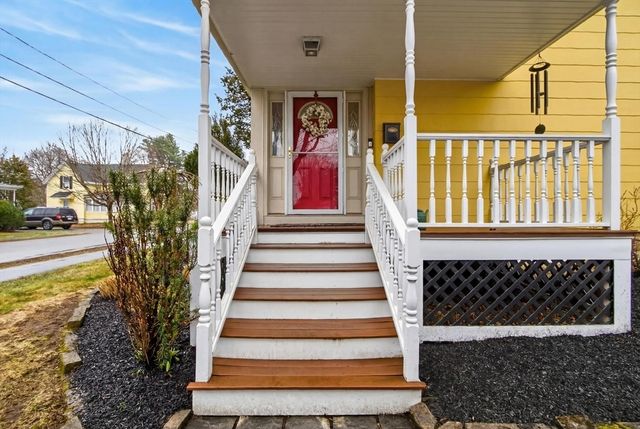 52 Maple St, Hamilton, MA 01982